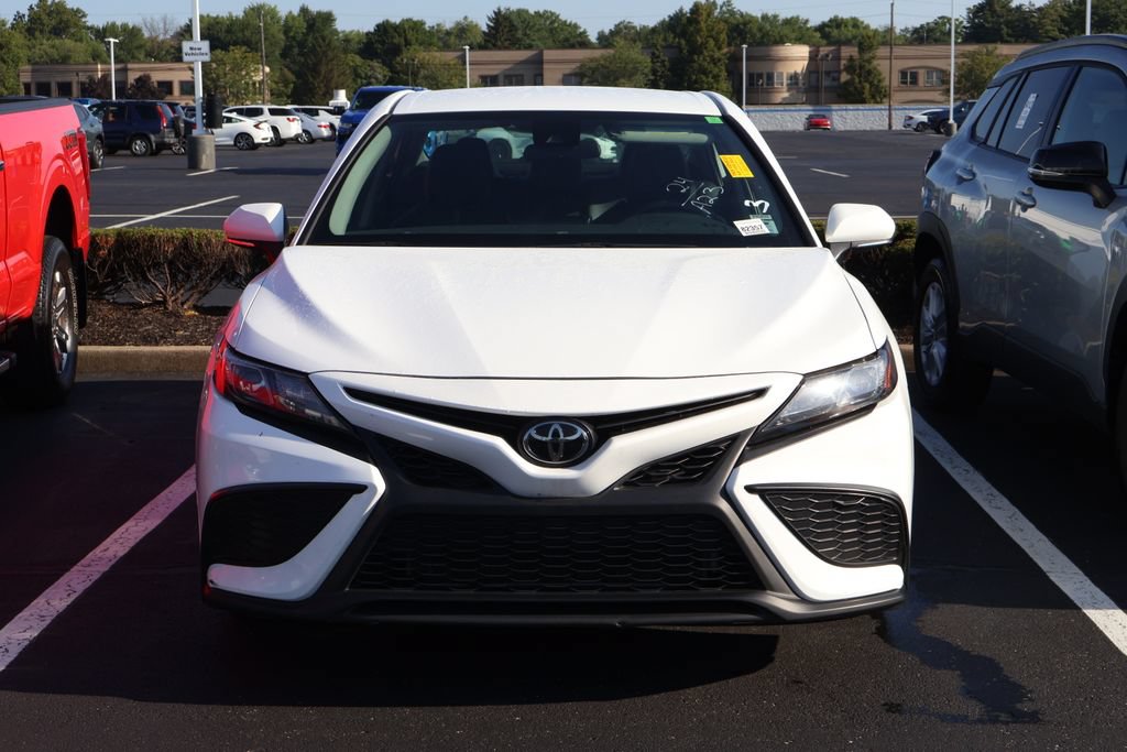 Used 2024 Toyota Camry SE FWD image 2