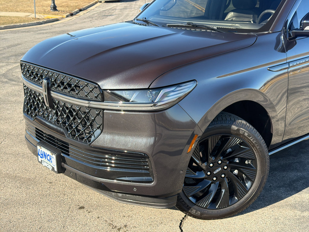 Used 2025 Lincoln Navigator L Reserve w/ Jet Appearance Package image 8