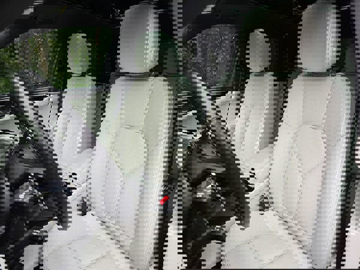 Used 2023 Porsche Macan image 12