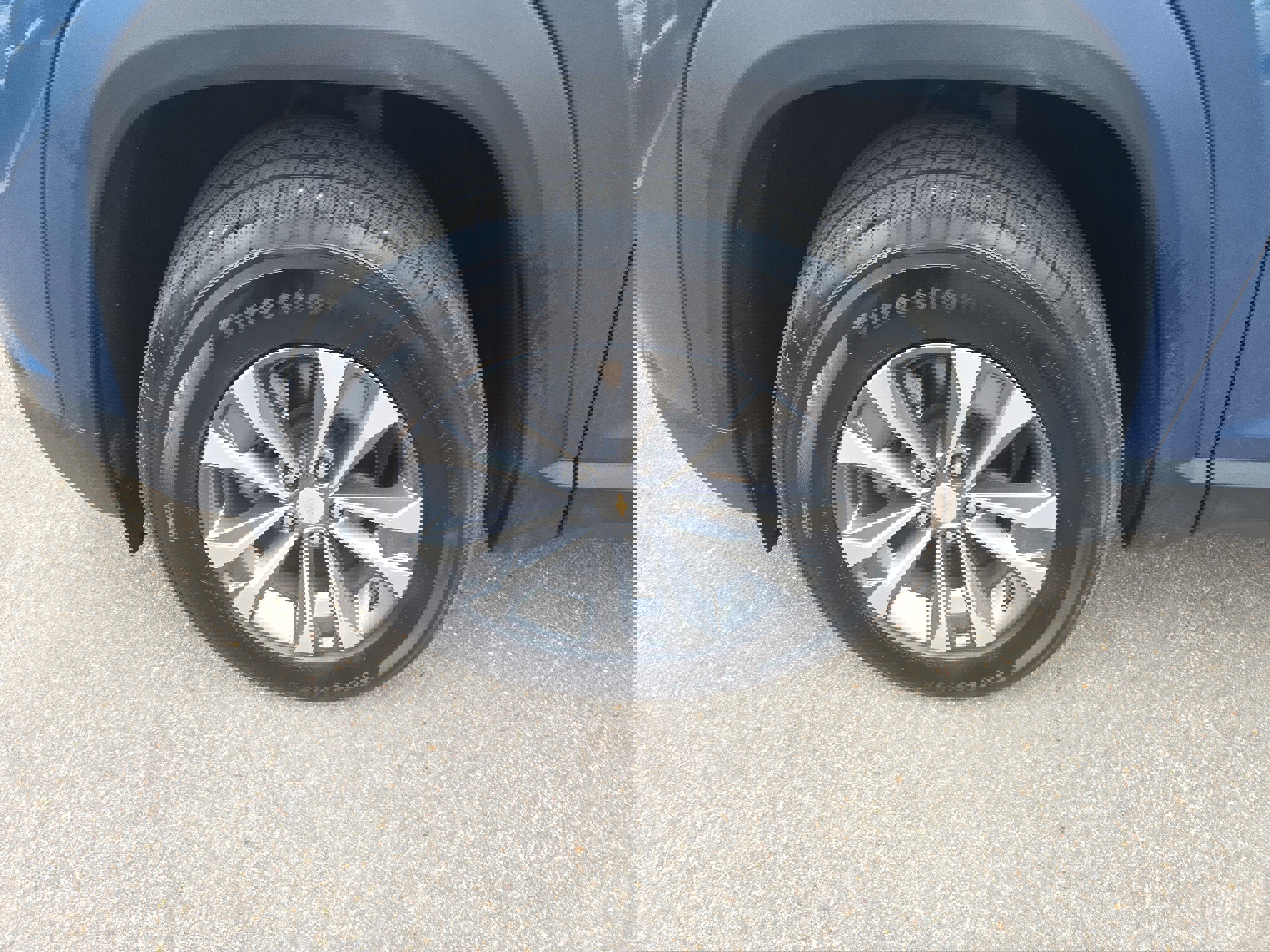 Used 2025 Chevrolet Equinox LT w/ Convenience Package II image 9