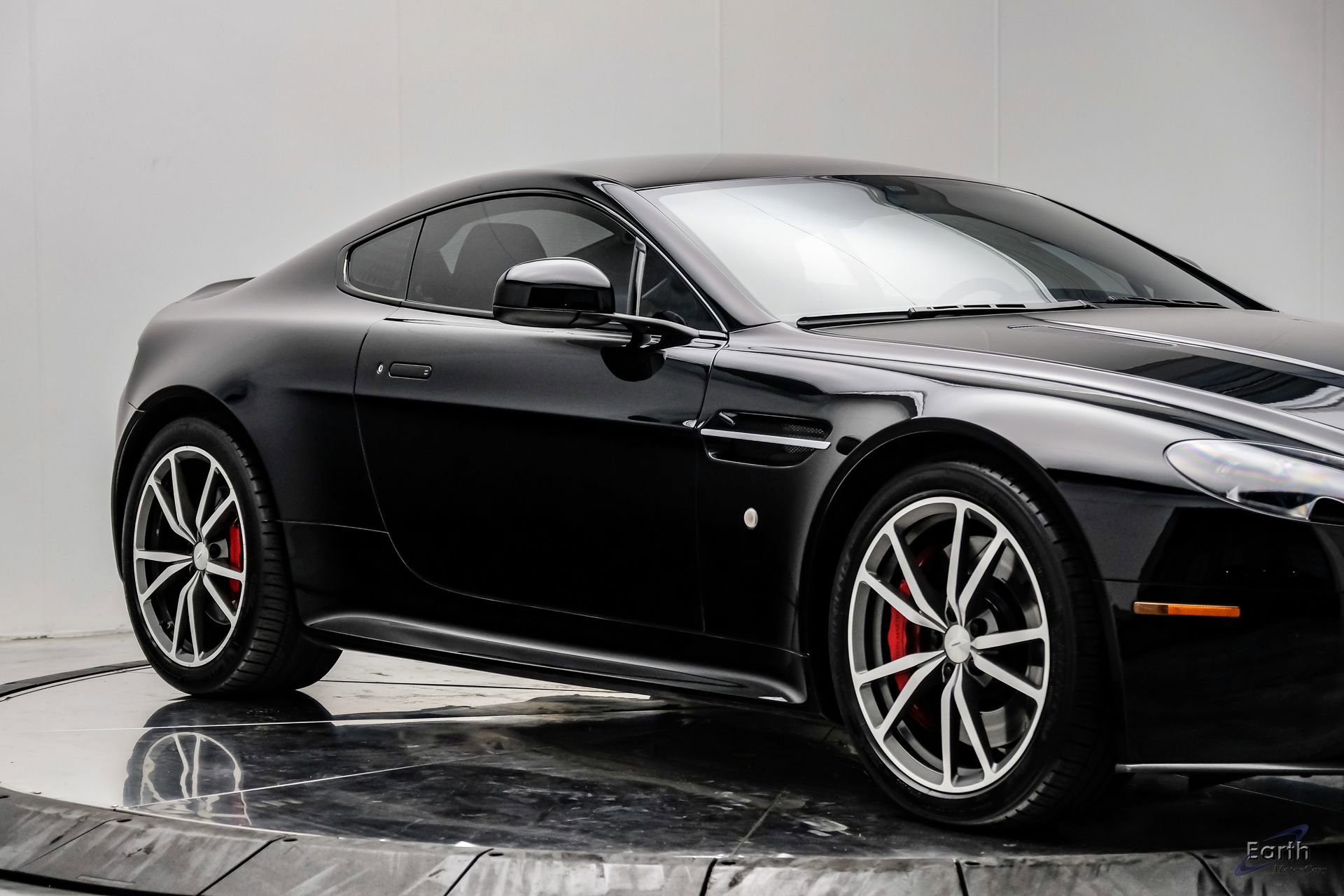 Used 2015 Aston Martin V8 Vantage GT RWD image 30