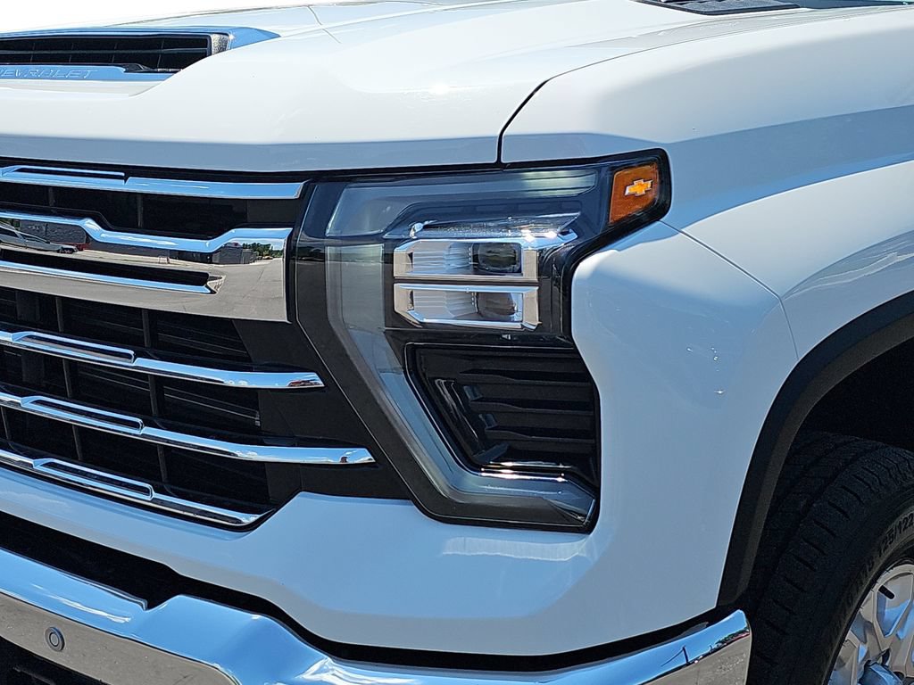 Used 2025 Chevrolet Silverado 2500 LTZ w/ LTZ Premium Package AWD/4WD image 32