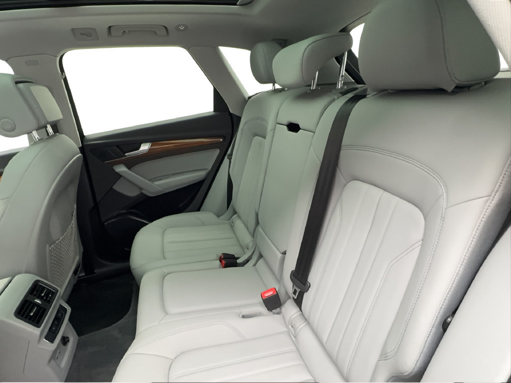 Used 2023 Audi Q5 2.0T Premium w/ Convenience Package AWD/4WD image 25