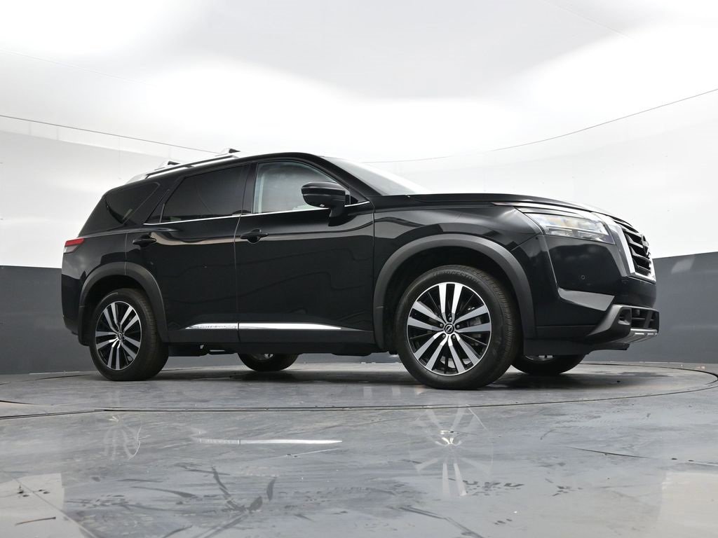 Used 2024 Nissan Pathfinder Platinum w/ Cargo Package image 40