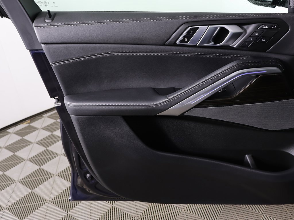 Used 2025 BMW X6 xDrive40i w/ Climate Comfort Package image 25