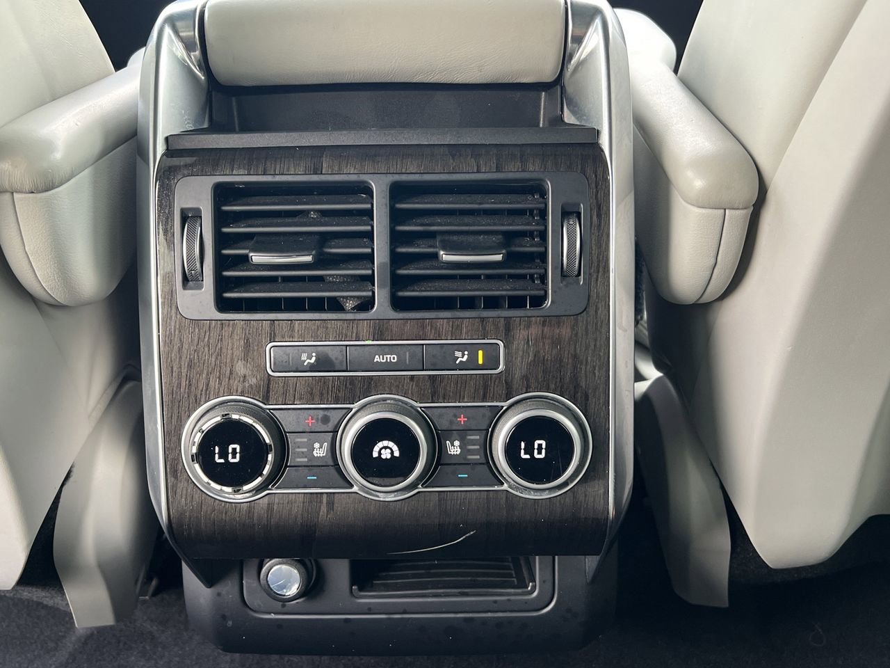 Used 2016 Land Rover Range Rover Sport HSE image 29