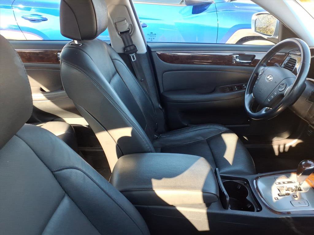 Used 2011 Hyundai Genesis 3.8 image 11
