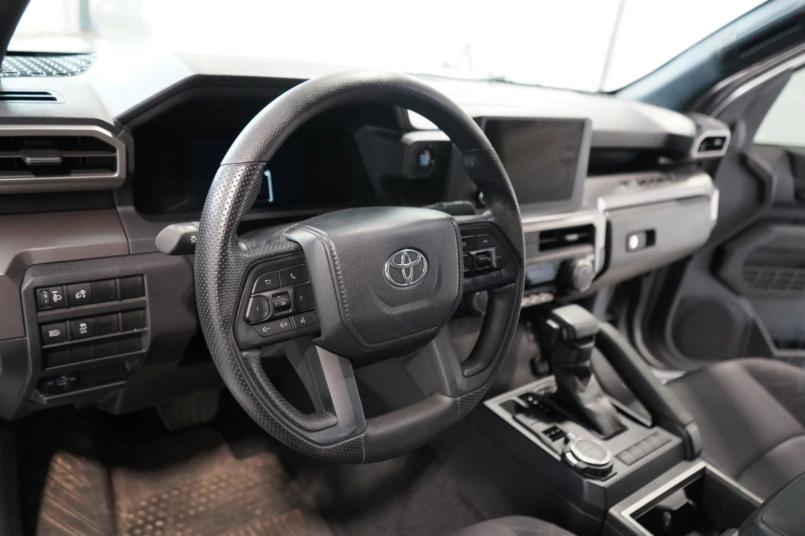 Used 2024 Toyota Tacoma SR5 AWD/4WD image 13