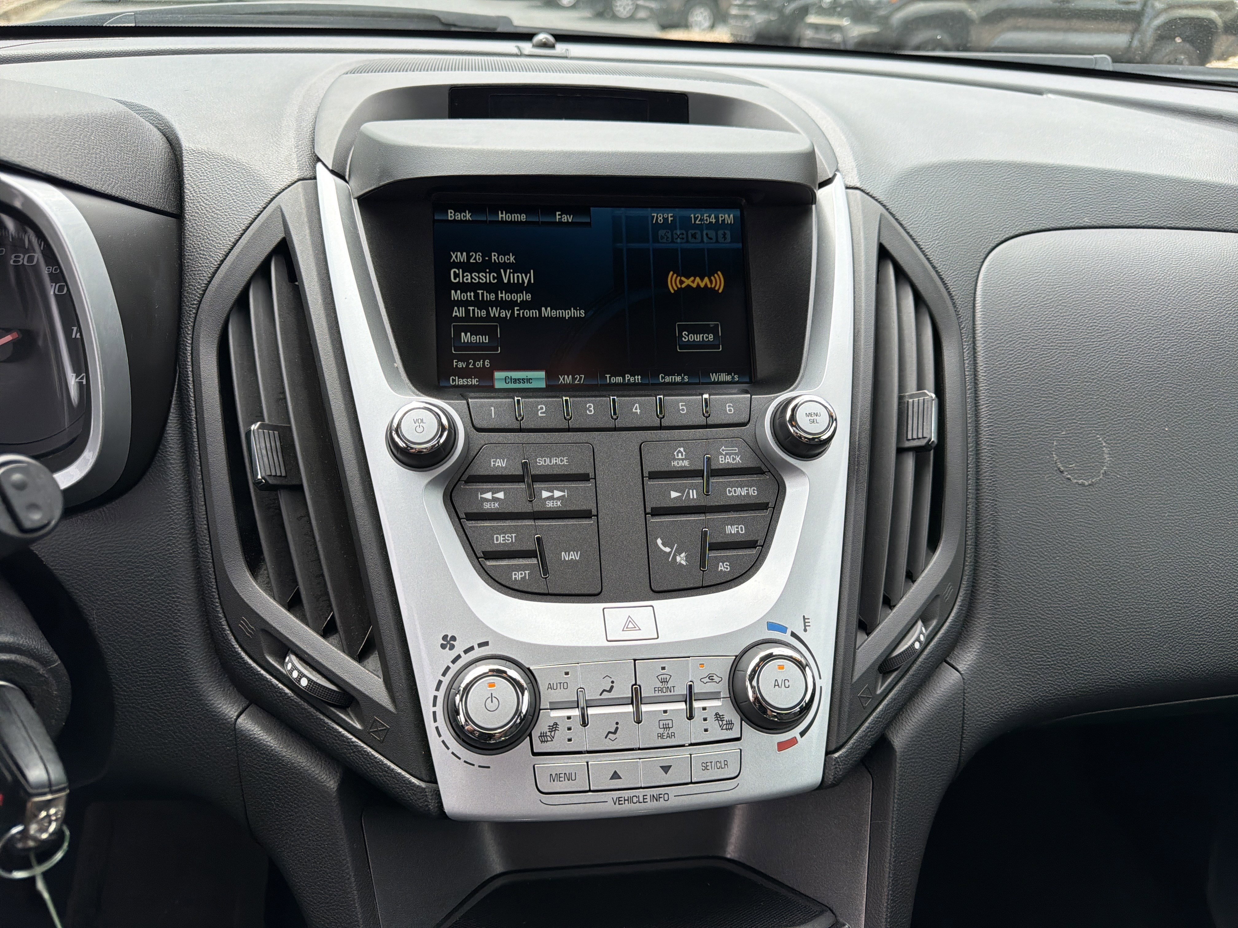 Used 2017 Chevrolet Equinox Premier w/ Enhanced Convenience Package image 28