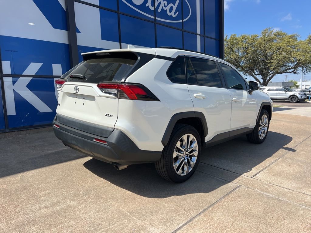 Used 2021 Toyota RAV4 XLE Premium FWD image 8