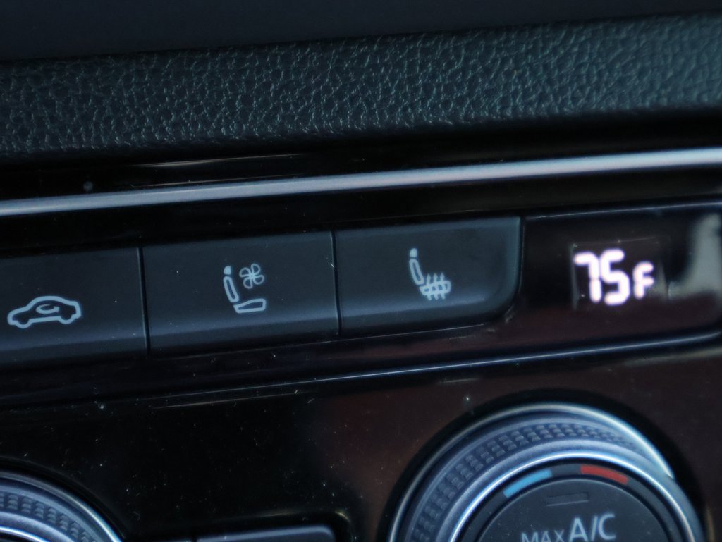 Used 2022 Volkswagen Atlas Cross Sport SEL Premium R-Line image 24