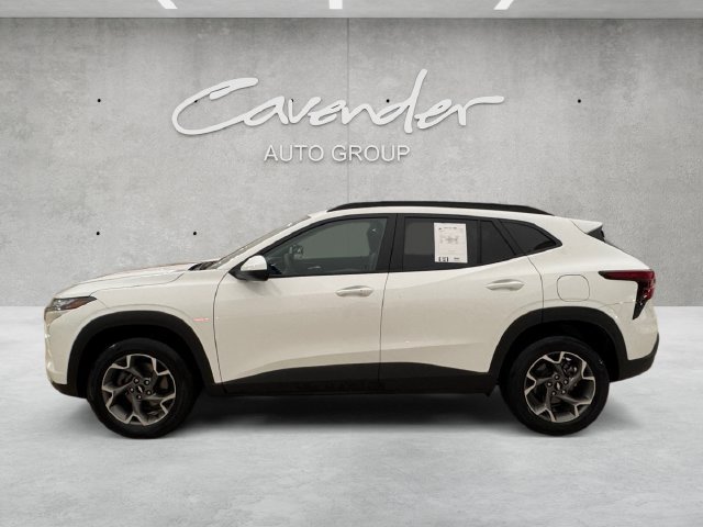 Used 2025 Chevrolet Trax LT w/ Driver Confidence Package FWD image 13