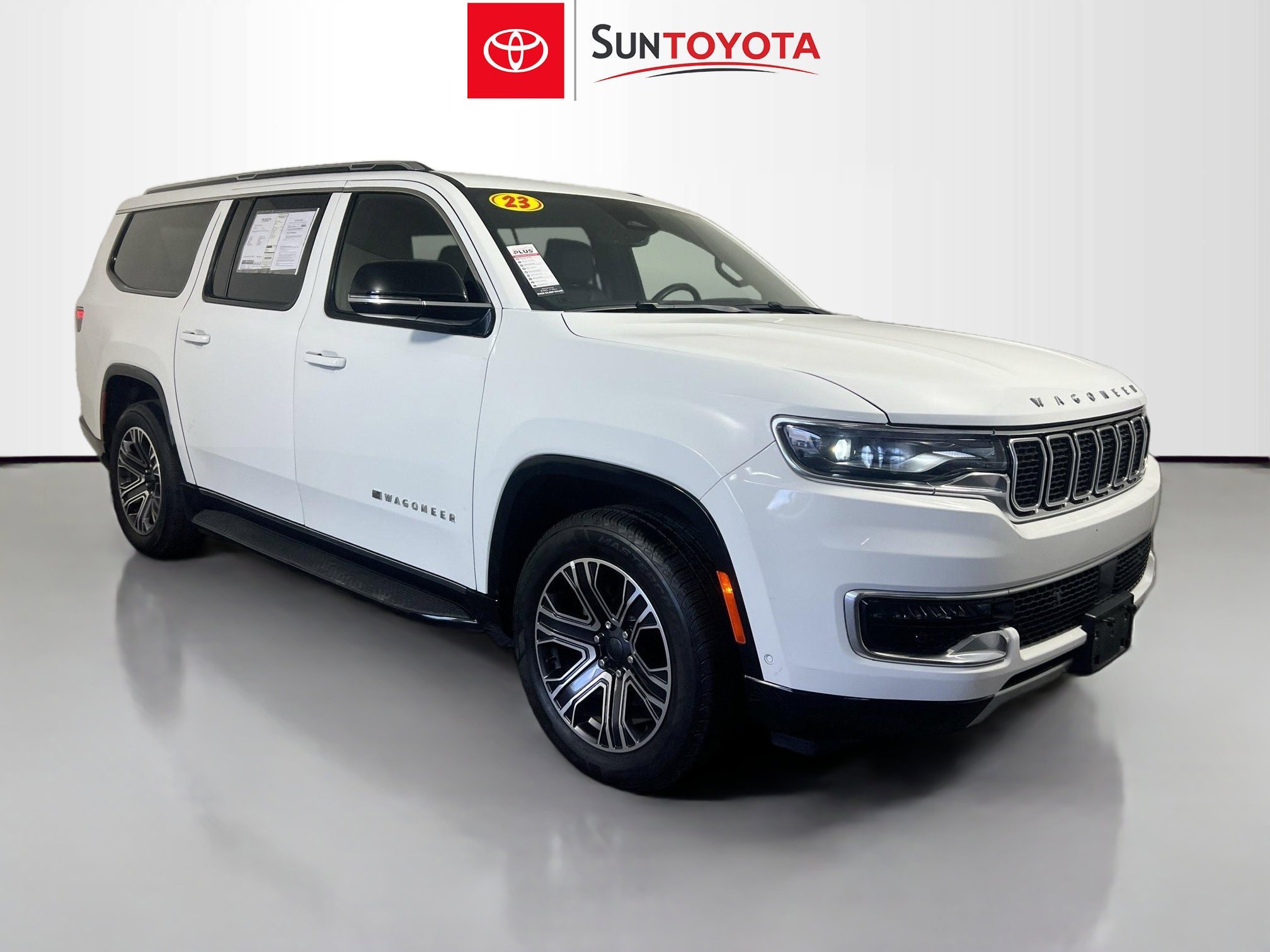 Used 2023 Jeep Wagoneer L Series II image 1