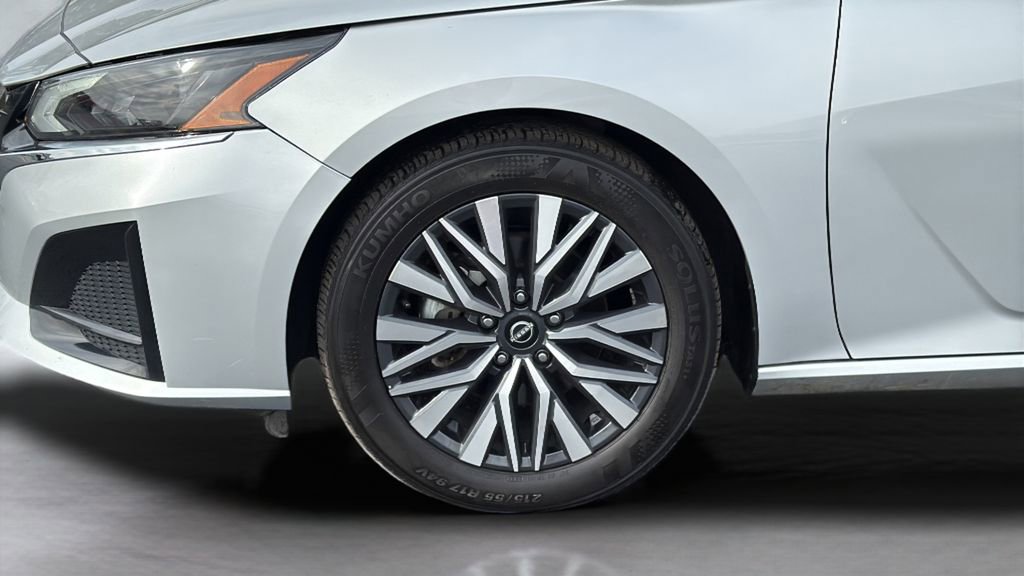 Used 2024 Nissan Altima 2.5 SV FWD image 21