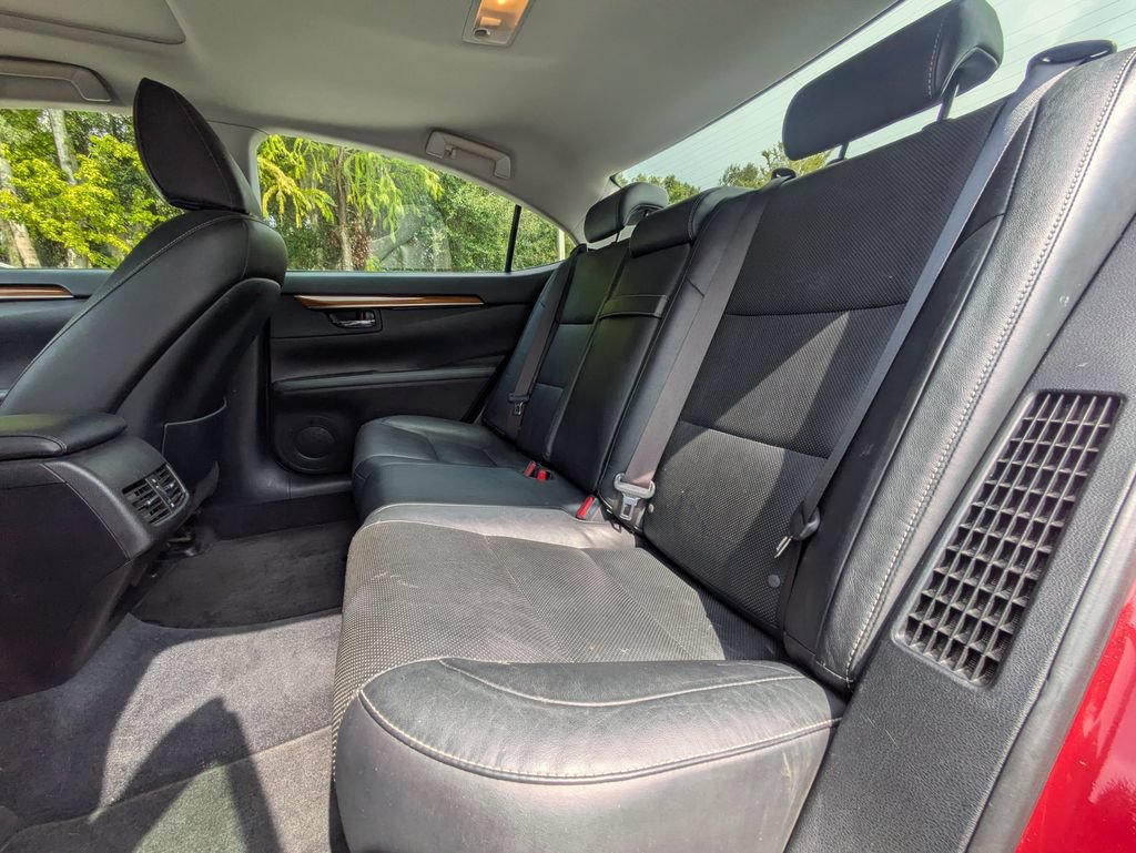 Used 2015 Lexus ES 300h w/ Navigation System Package FWD image 12