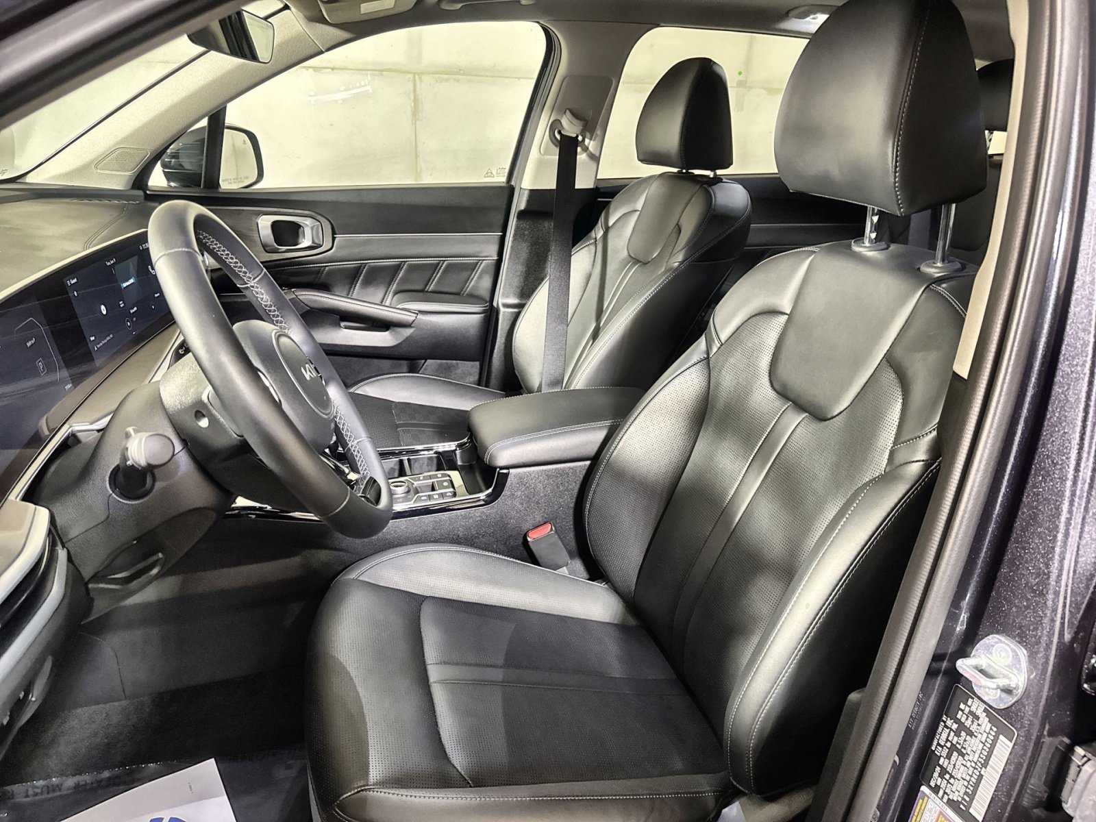 Used 2025 Kia Sorento SX AWD/4WD image 13