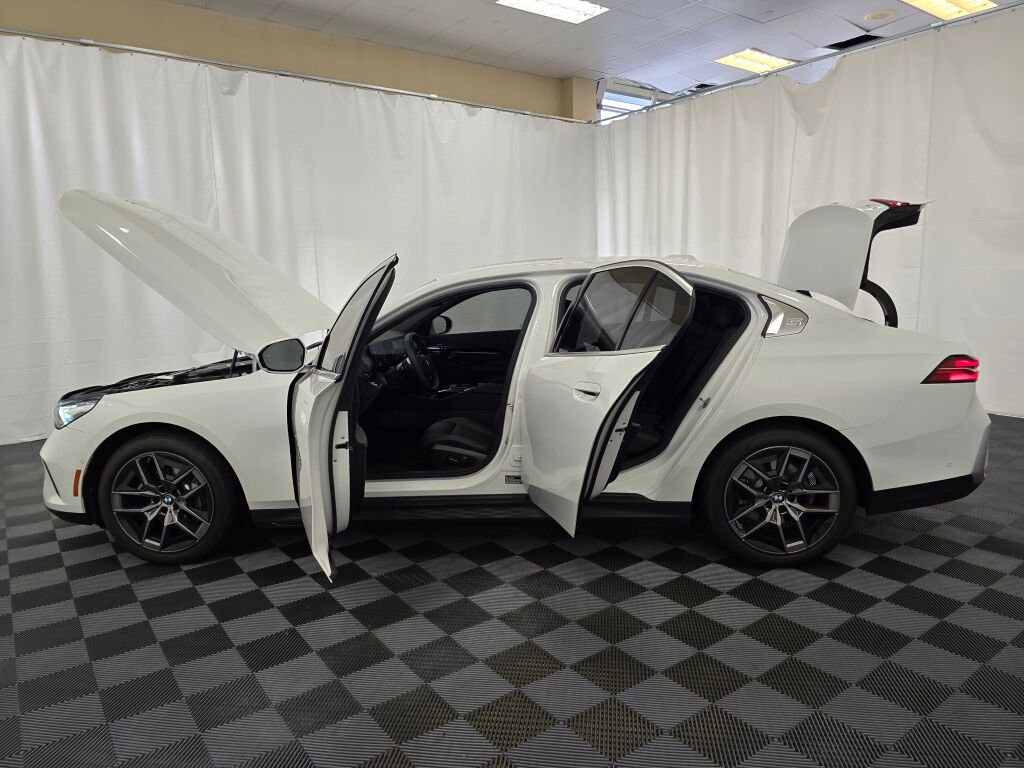 Used 2026 BMW 530i xDrive w/ Premium Package image 13