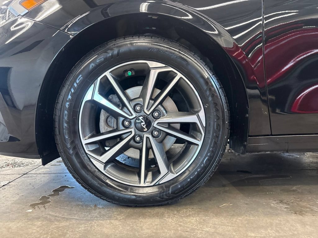 Certified 2023 Kia Forte LXS w/ LXS Technology Package FWD image 23