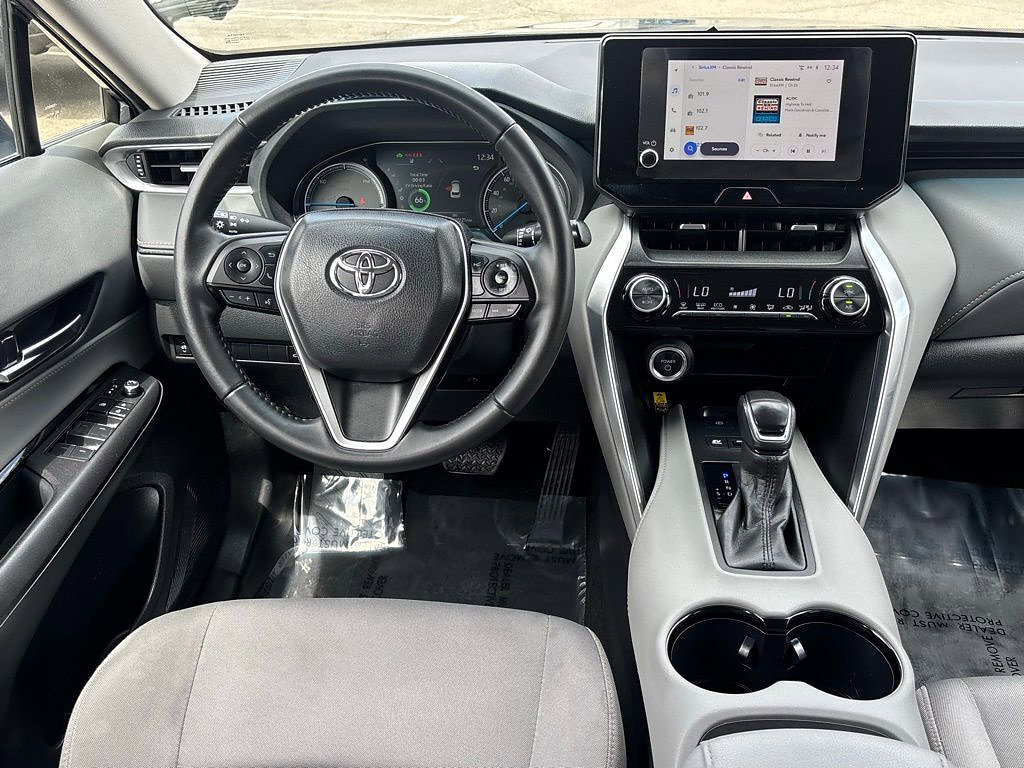 Used 2023 Toyota Venza LE AWD/4WD image 16