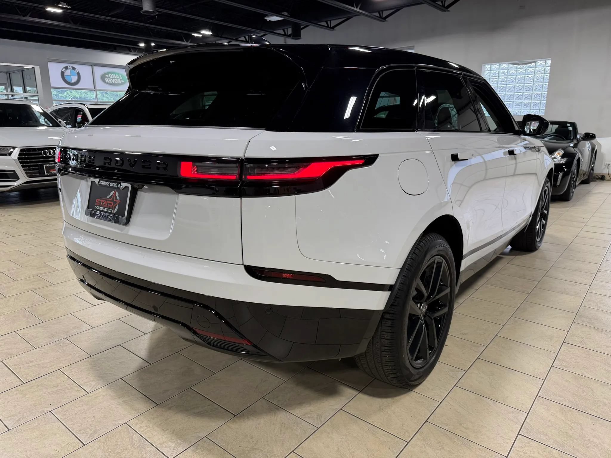 Used 2025 Land Rover Range Rover Velar Dynamic SE AWD/4WD image 6