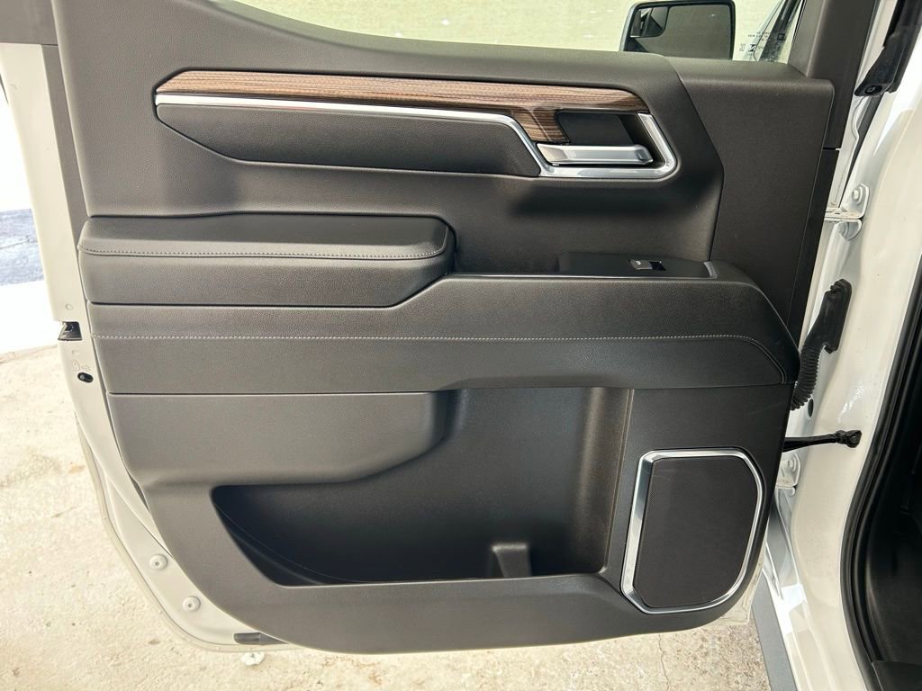 Used 2024 Chevrolet Silverado 1500 LT Trail Boss w/ Convenience Package II image 22