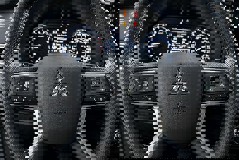 New 2025 Mitsubishi Outlander AWD image 19