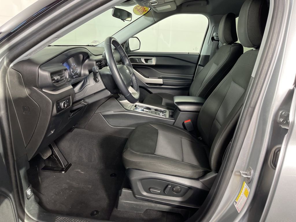 Used 2023 Ford Explorer XLT image 23