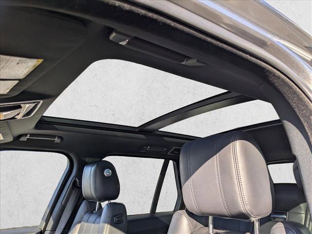 Used 2014 Land Rover Range Rover HSE image 17