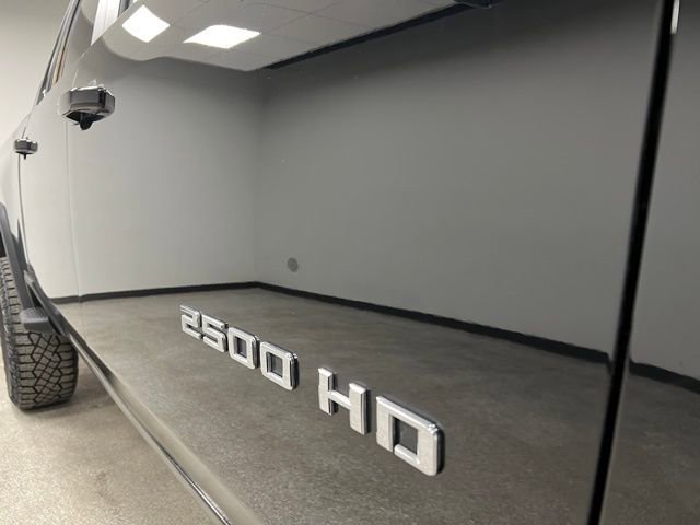Used 2024 Chevrolet Silverado 2500 ZR2 w/ Technology Package image 12