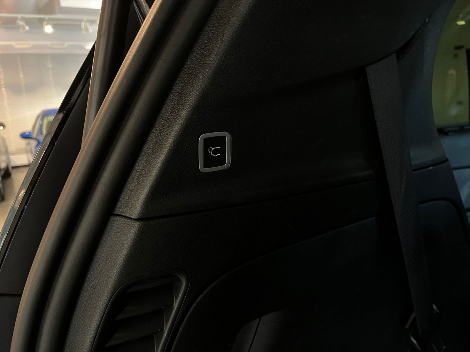 Used 2025 Chrysler Pacifica Limited image 24