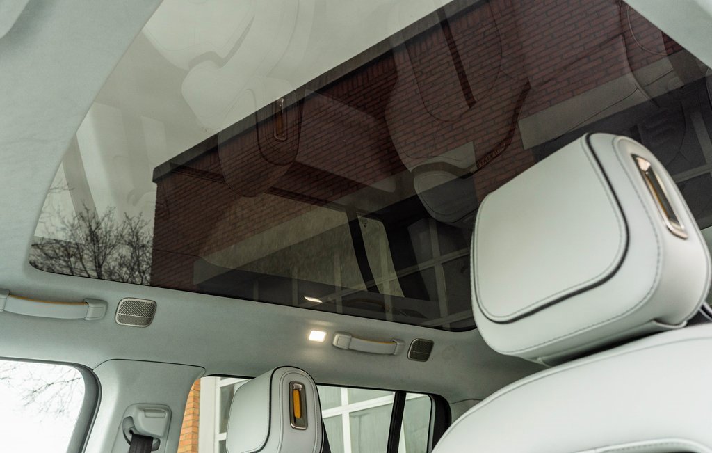 Used 2024 Rivian R1S Adventure image 13