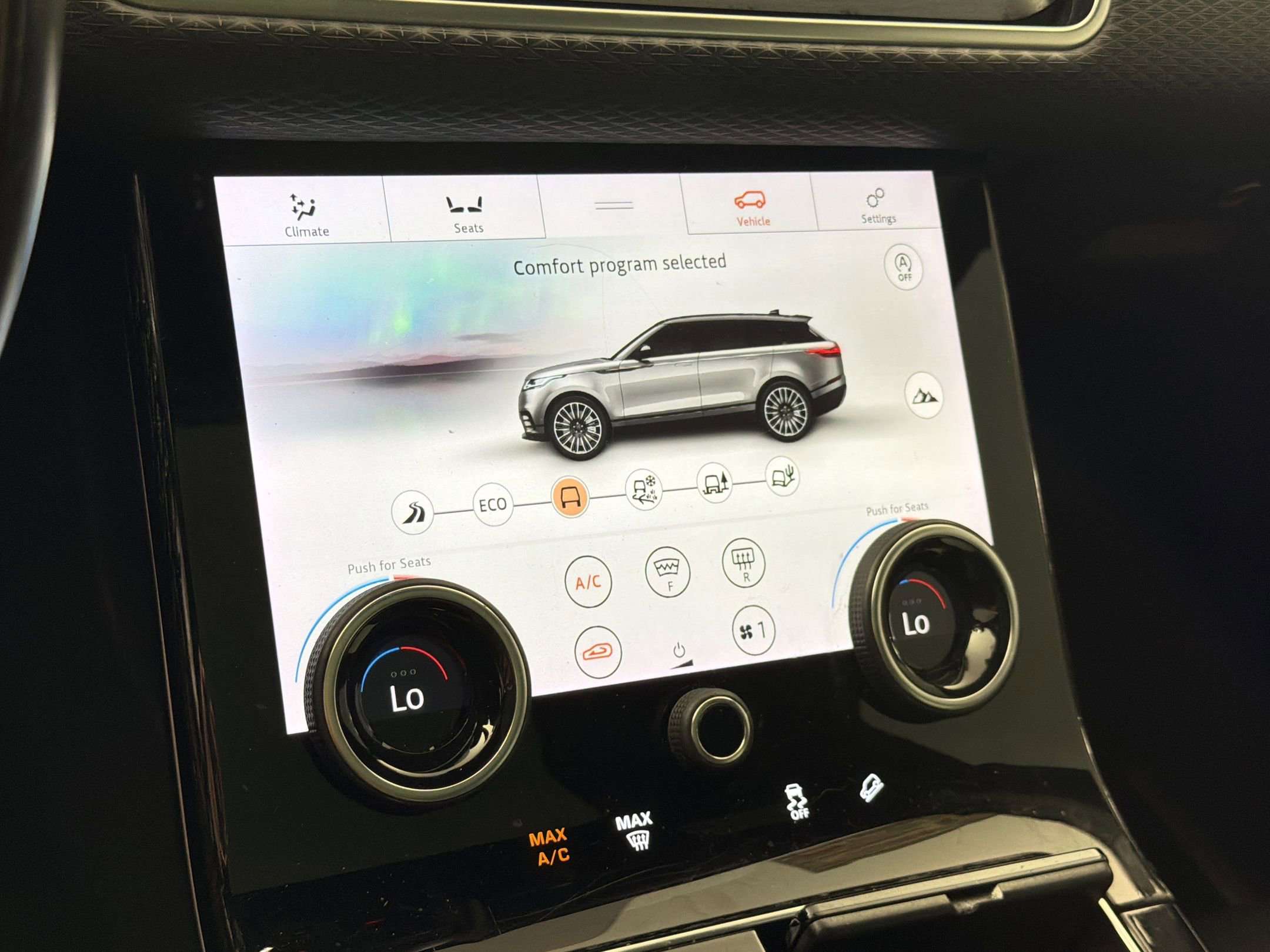 Used 2019 Land Rover Range Rover Velar R-Dynamic SE AWD/4WD image 20