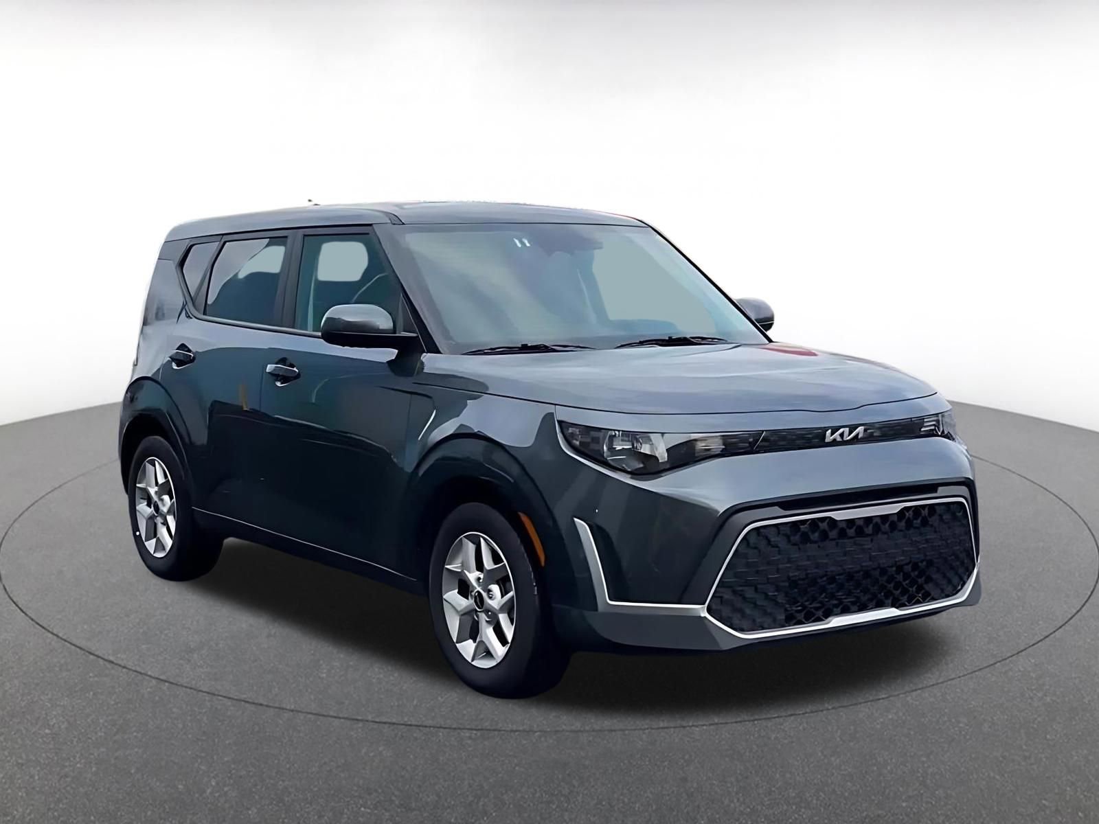 Used 2025 Kia Soul LX w/ LX Technology Package image 3