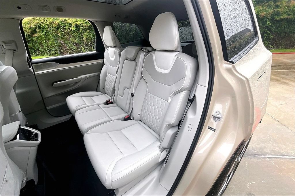 Used 2025 Volvo EX90 Ultra AWD/4WD image 35