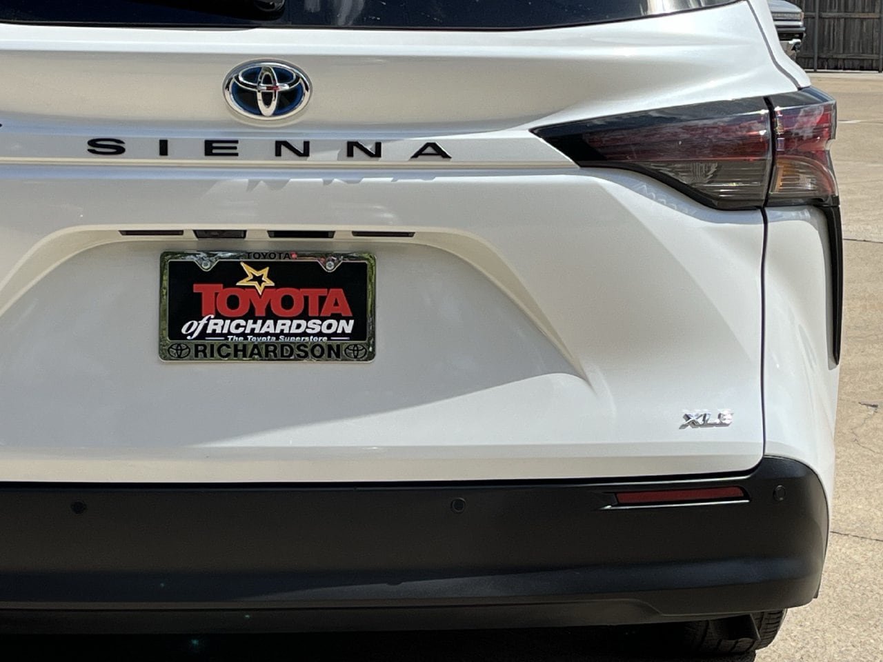 Used 2025 Toyota Sienna XLE FWD image 6