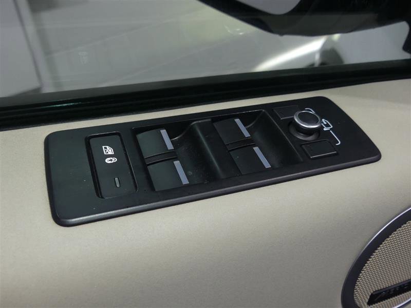 Used 2017 Land Rover Discovery HSE image 19