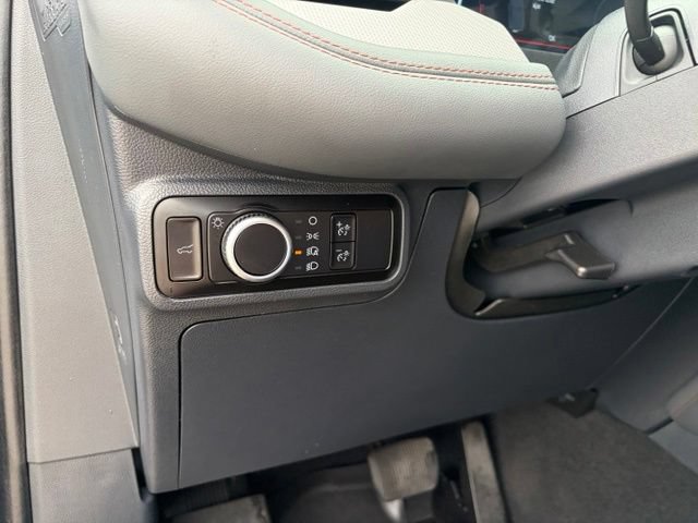 Used 2025 Ford Explorer Active AWD/4WD image 28