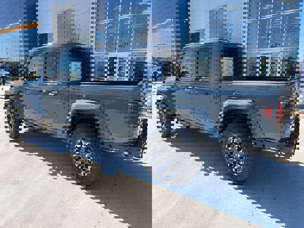 New 2026 Jeep Gladiator Sport image 17