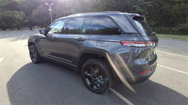 Used 2024 Jeep Grand Cherokee Altitude image 6