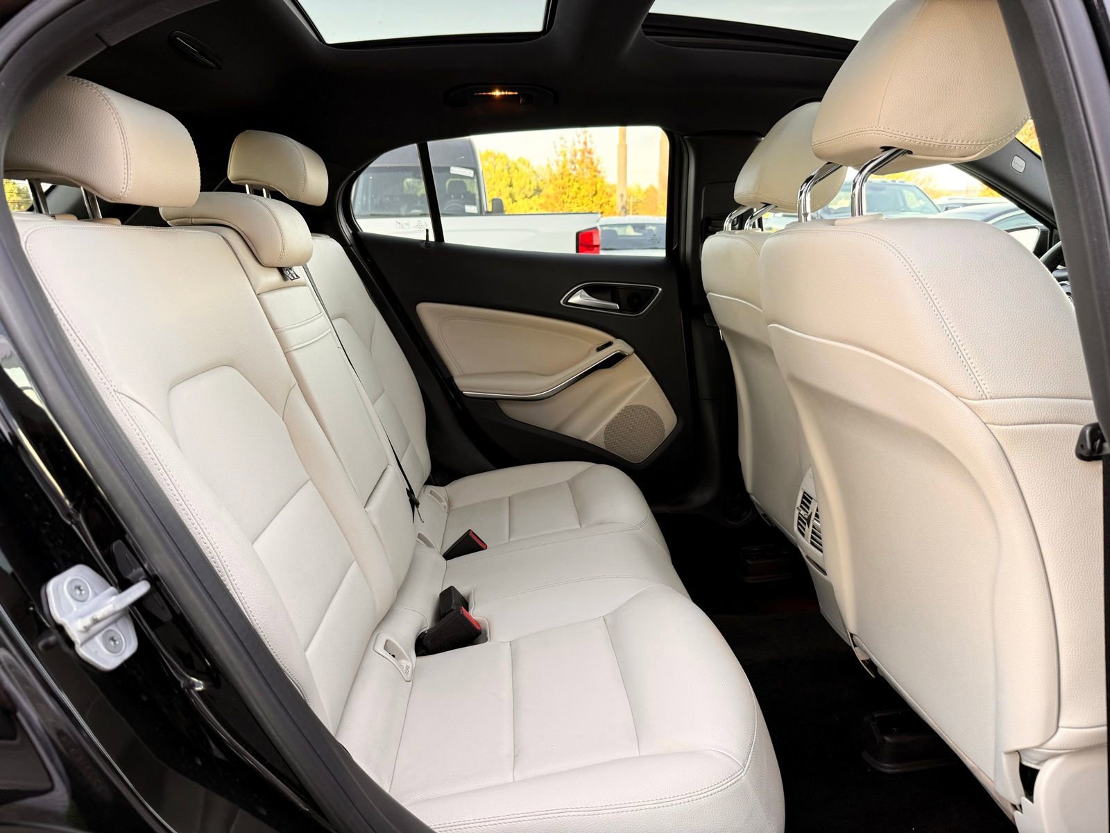 Used 2015 Mercedes-Benz GLA 250 4MATIC image 25