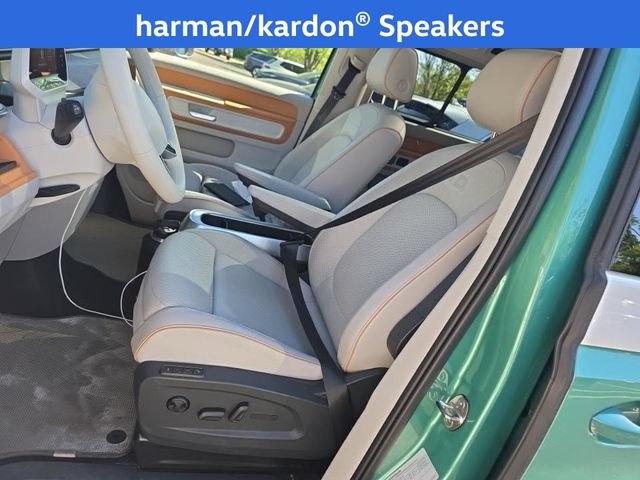 Used 2025 Volkswagen ID. Buzz 1st Edition AWD/4WD image 5