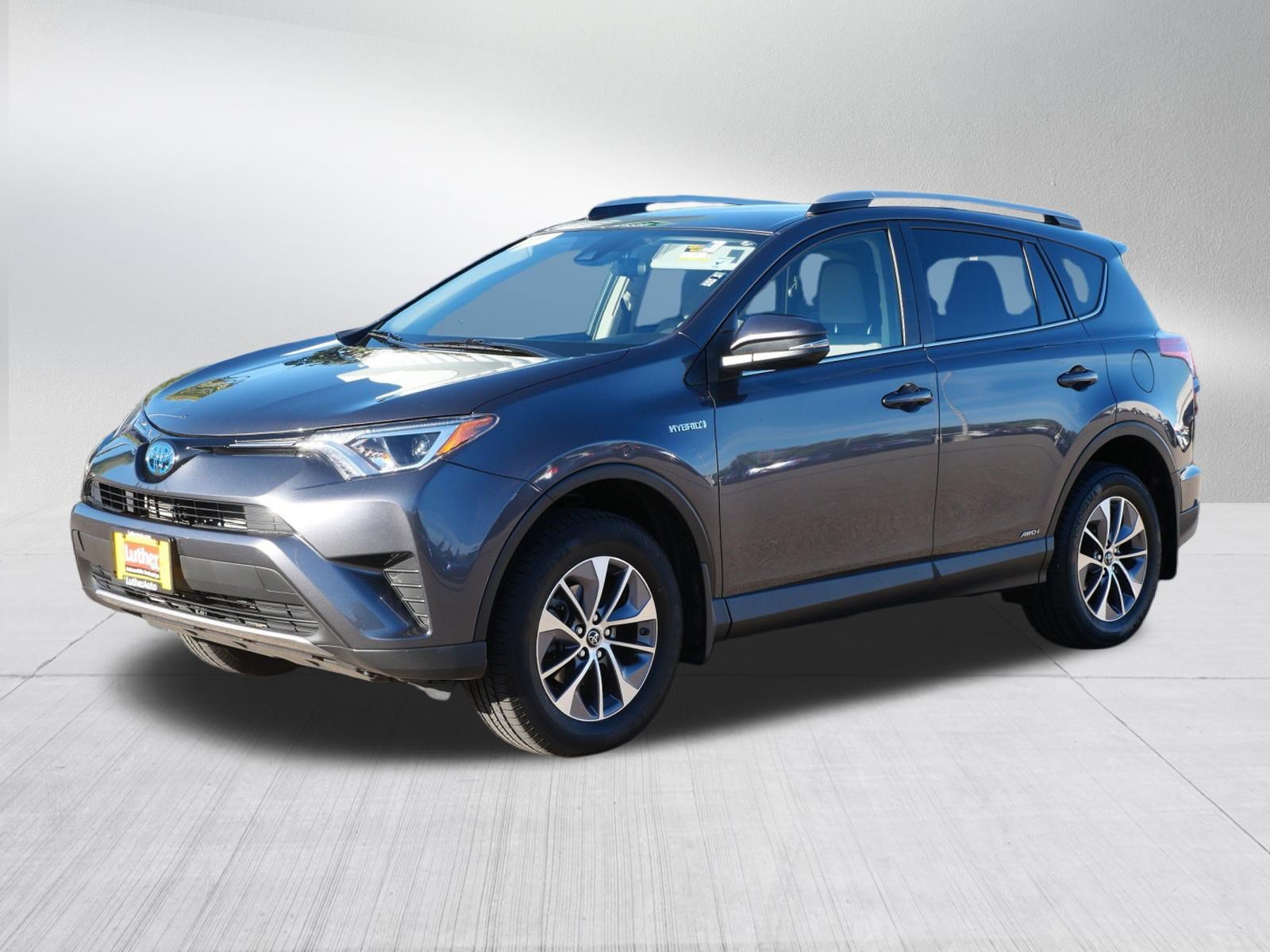 Used 2018 Toyota RAV4 LE AWD/4WD image 3