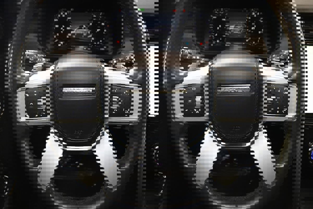 Used 2023 Land Rover Discovery Metropolitan Edition image 41