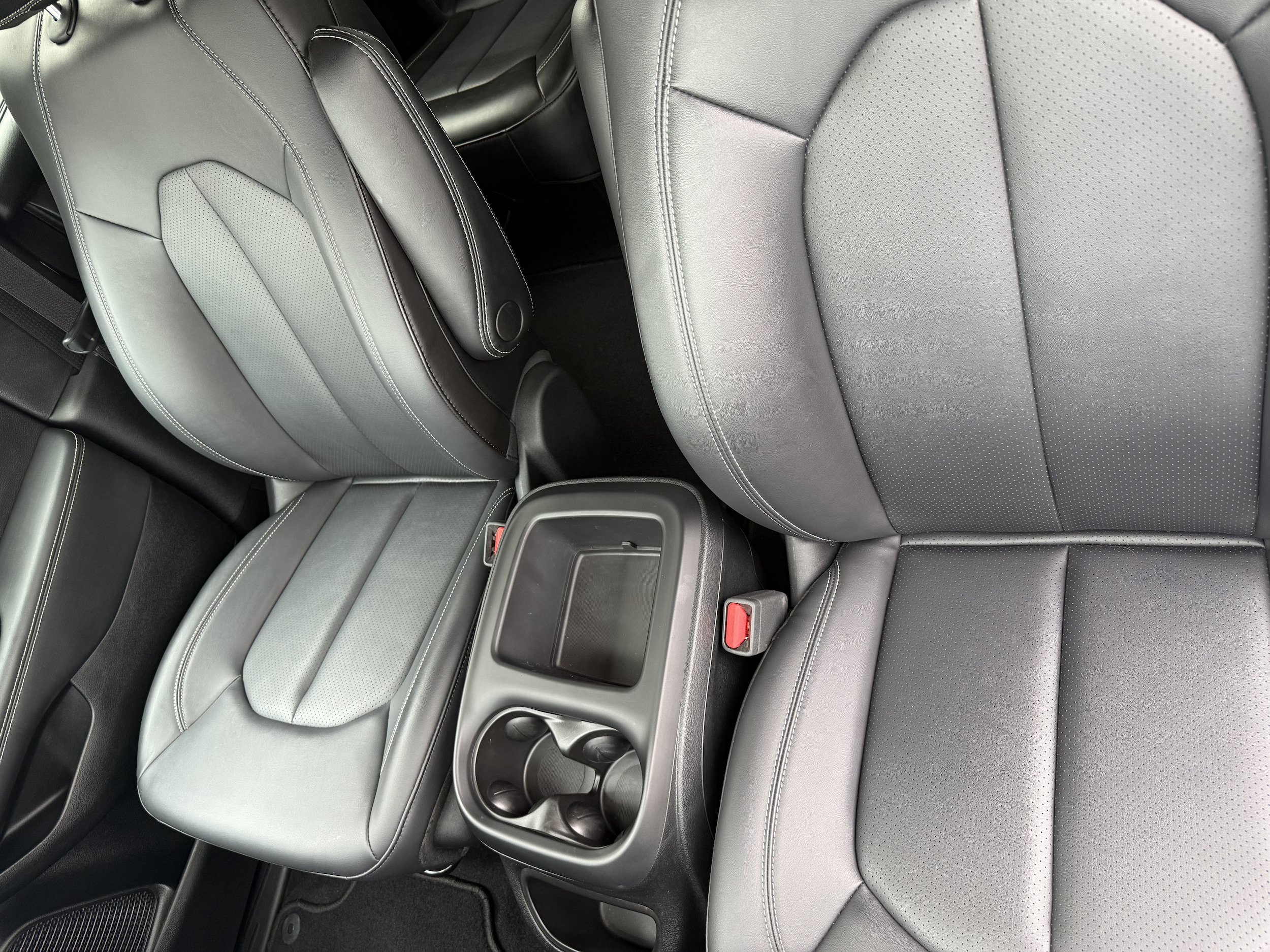 Used 2025 Chrysler Pacifica Select FWD image 16