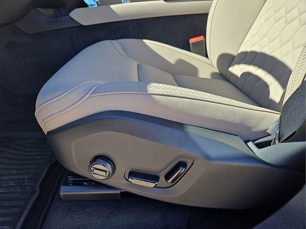 New 2026 Volvo XC90 B5 Core image 23