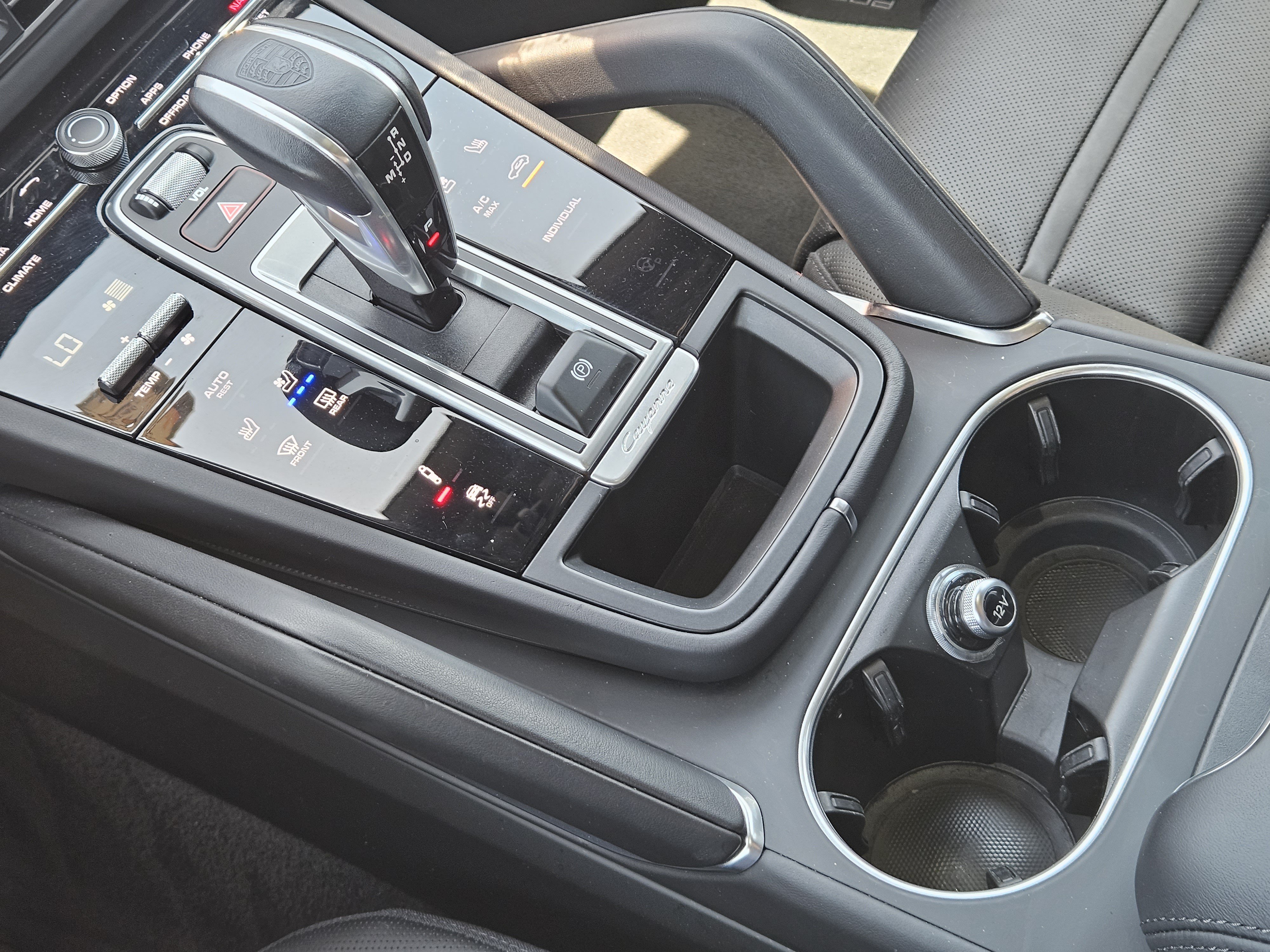 Certified 2023 Porsche Cayenne Turbo S AWD/4WD image 20
