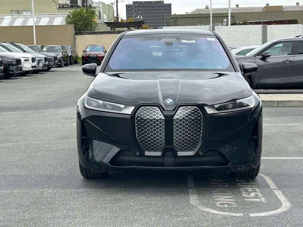 Used 2024 BMW iX xDrive50 w/ Sport Package AWD/4WD image 8