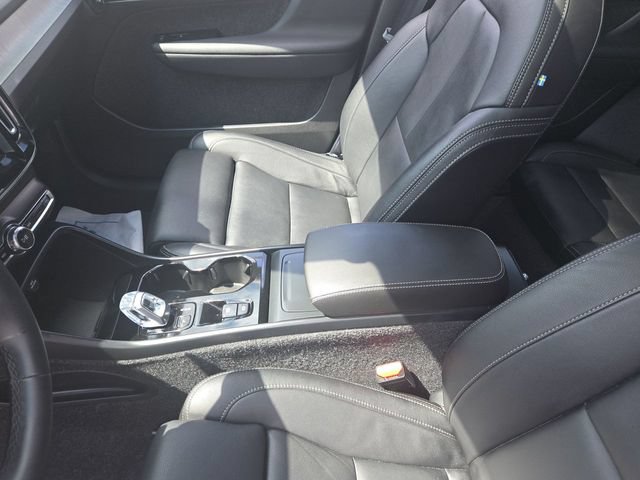 Used 2026 Volvo XC40 B5 Plus AWD/4WD image 21