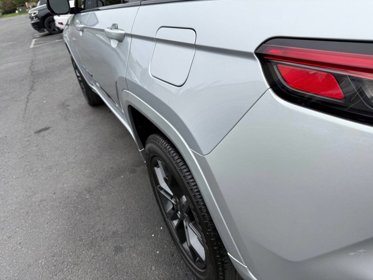 Used 2023 Jeep Grand Cherokee 30th Anniversary image 28