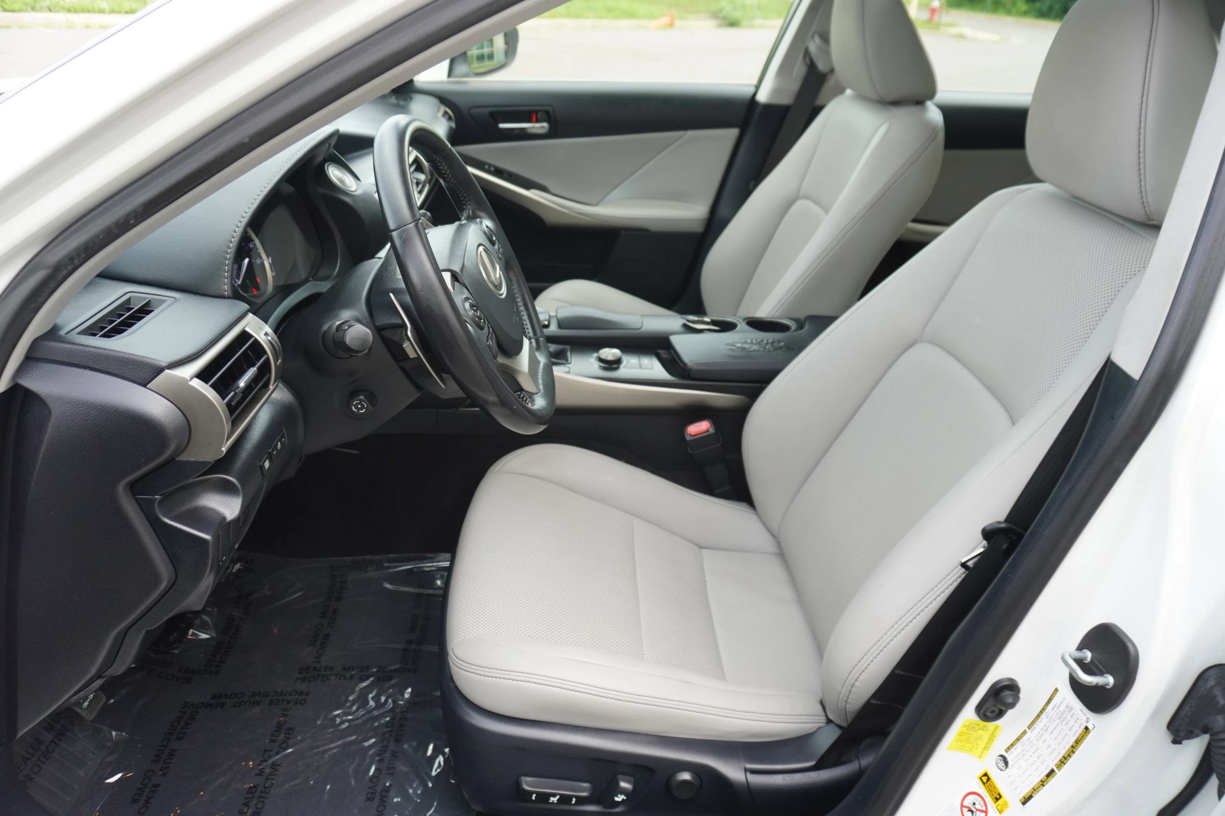 Used 2016 Lexus IS 200t w/ Navigation System Package RWD image 9